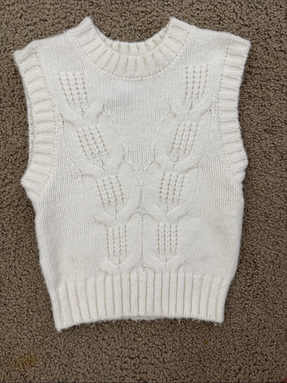 Collusion Classic Cable Knit Sleeveless Sweater Vest - Cream